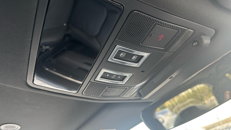 Land Rover Defender 3.0 D250 X-Dynamic SE 110 5dr Auto Diesel Estate